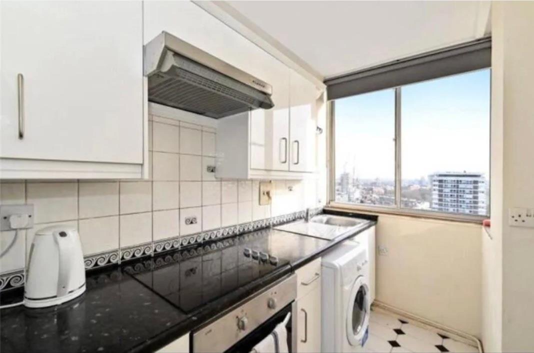 1 bed apartment for sale in Cambridge Square, London 7