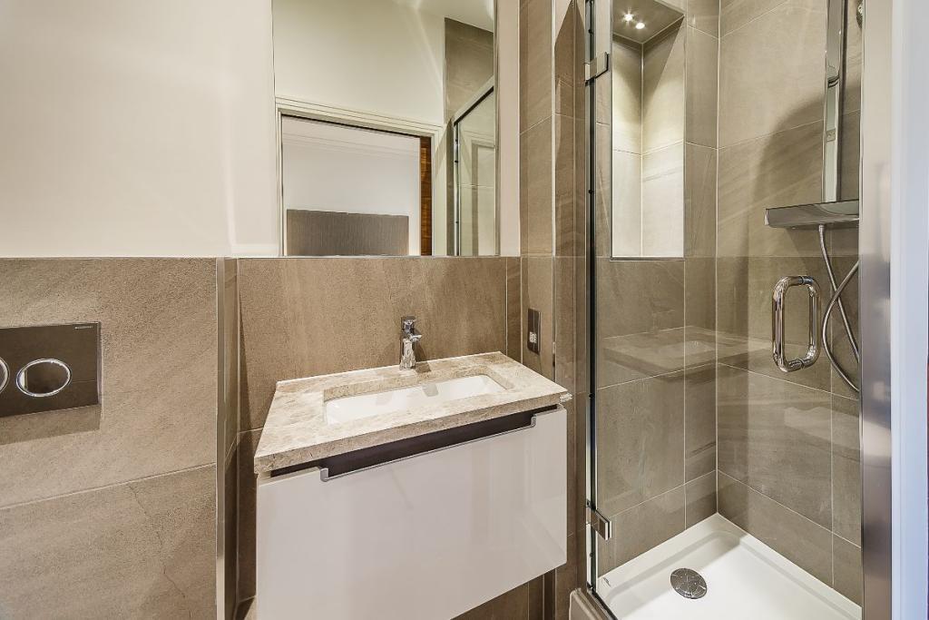 2 bed apartment to rent in Rainville Road 12