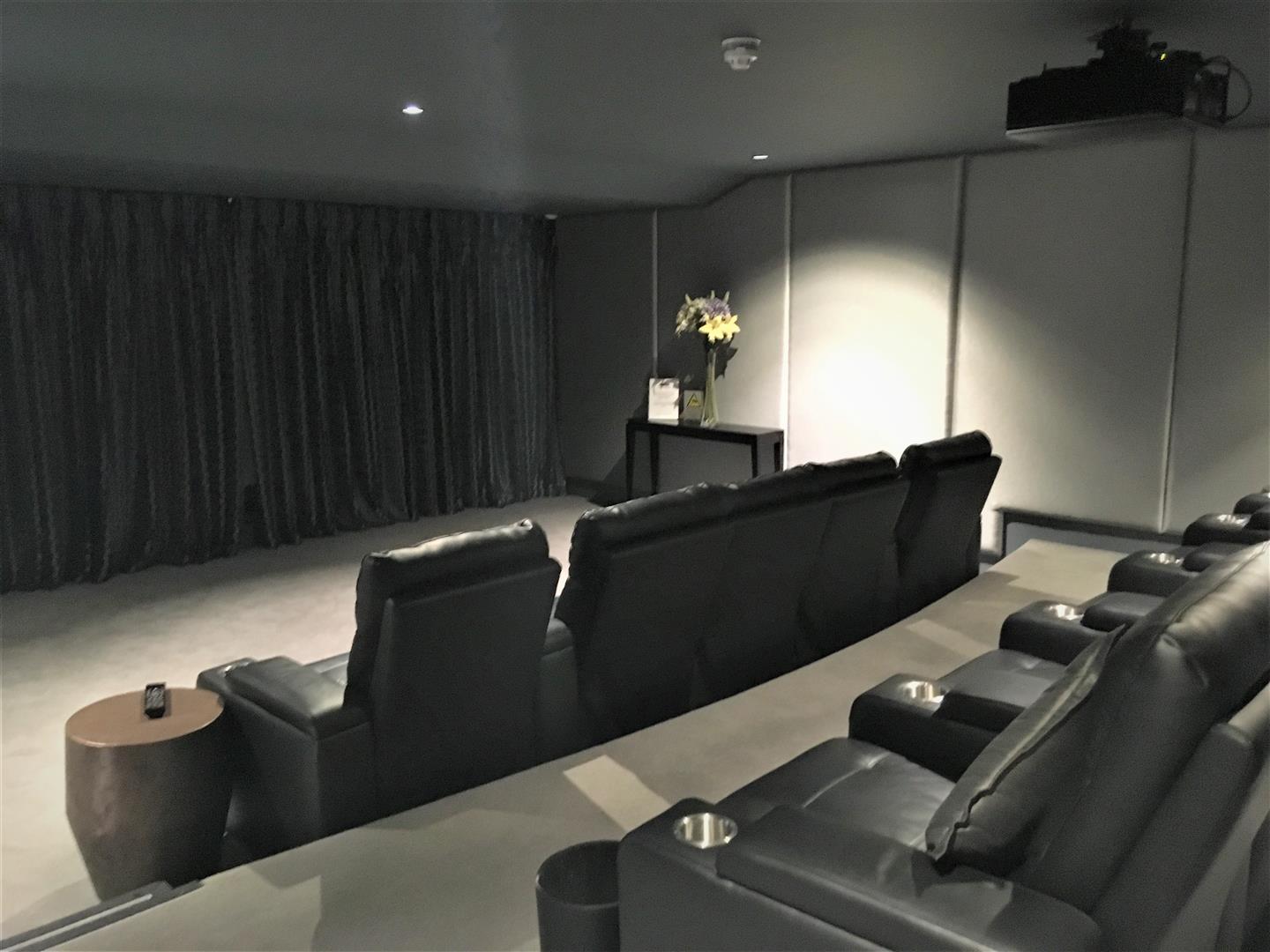 2 bed apartment for sale in Lord Kensington House, 5 Radnor Terrace, London  - Property Image 13