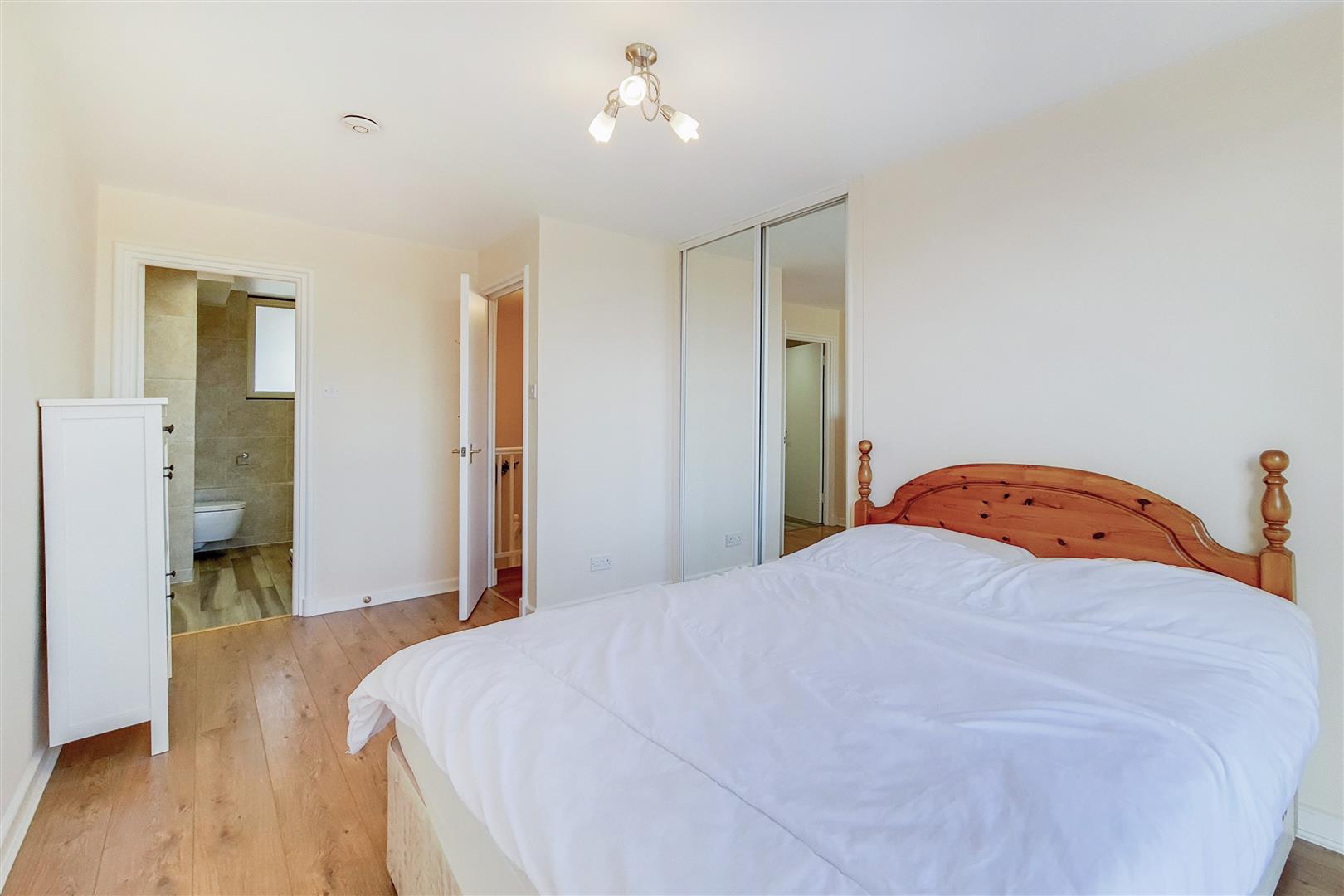 2 bed apartment to rent in Asher Way  - Property Image 8