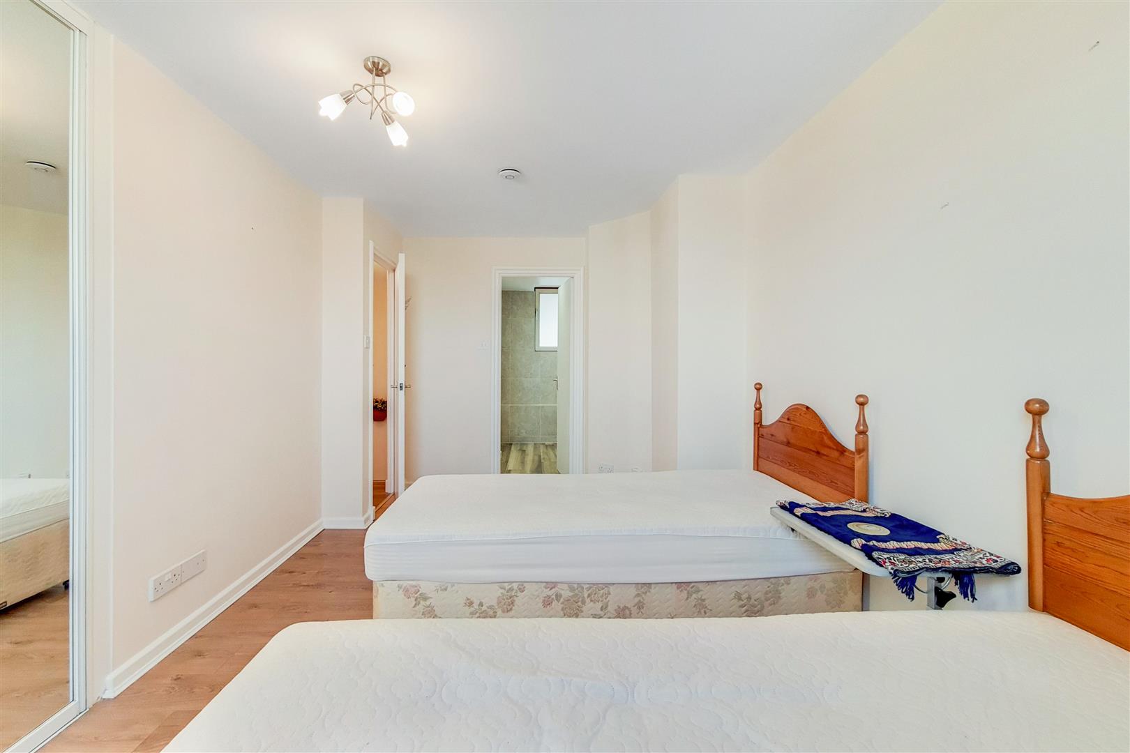 2 bed apartment to rent in Asher Way  - Property Image 9