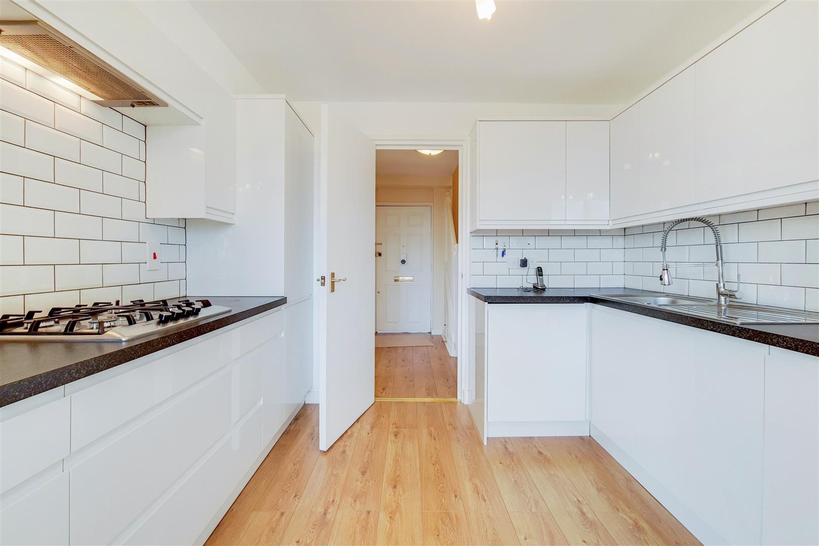2 bed apartment to rent in Asher Way  - Property Image 6