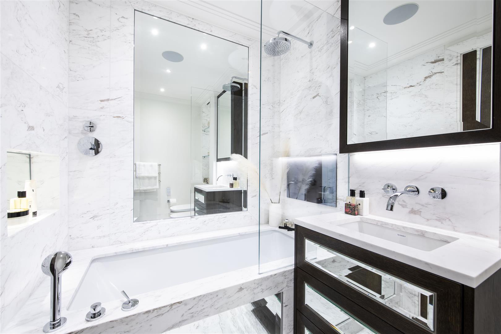 2 bed apartment to rent in Prince Of Wales Terrace, London  - Property Image 10