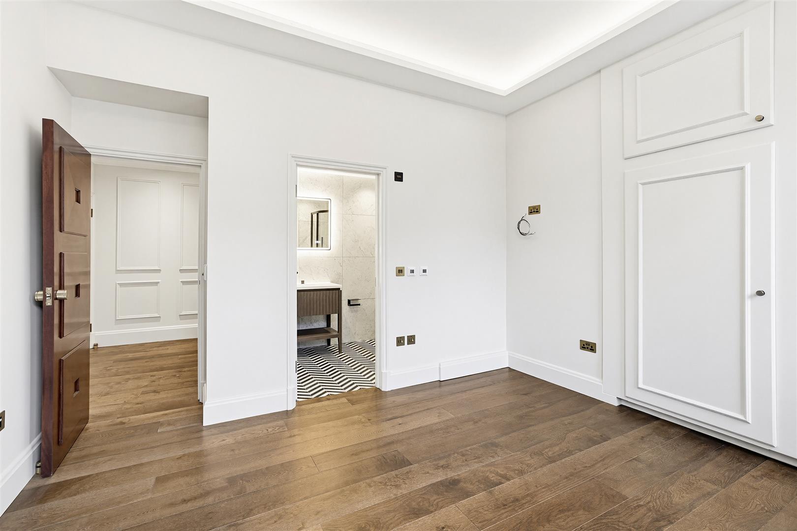 3 bed apartment to rent in Cliveden Place, London 8