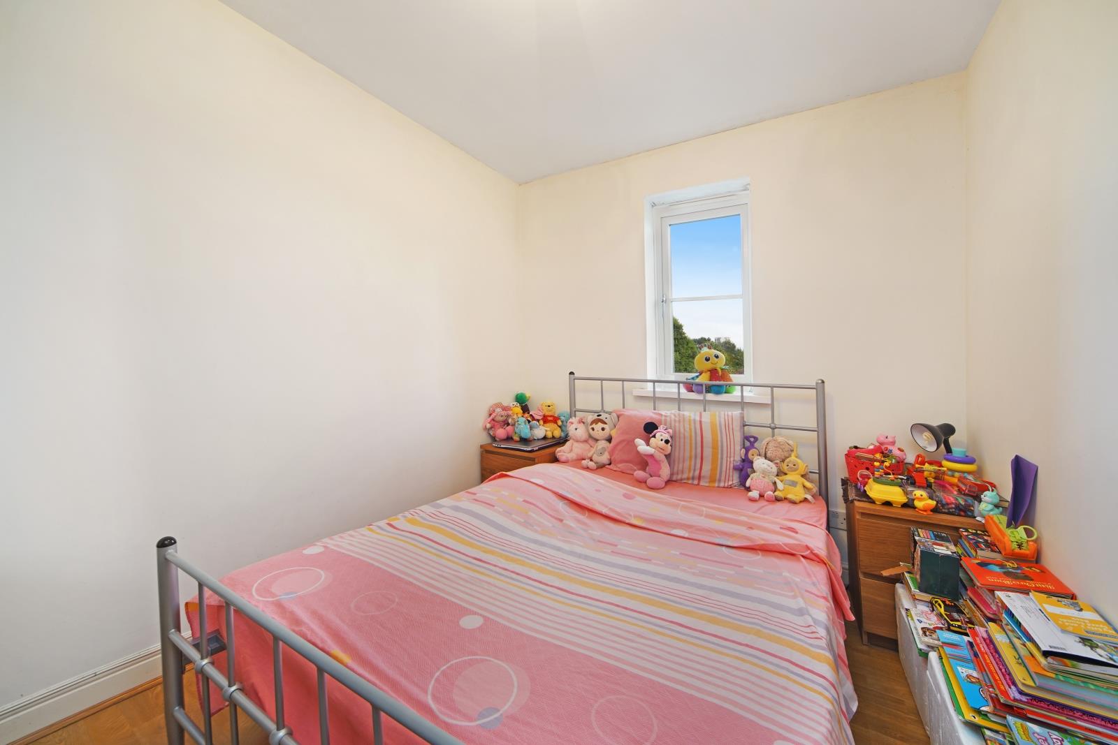 2 bed apartment to rent in Wheat Sheaf Close, London 2