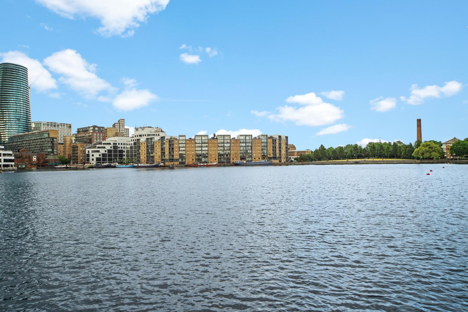 2 bed apartment to rent in Wheat Sheaf Close, London 8