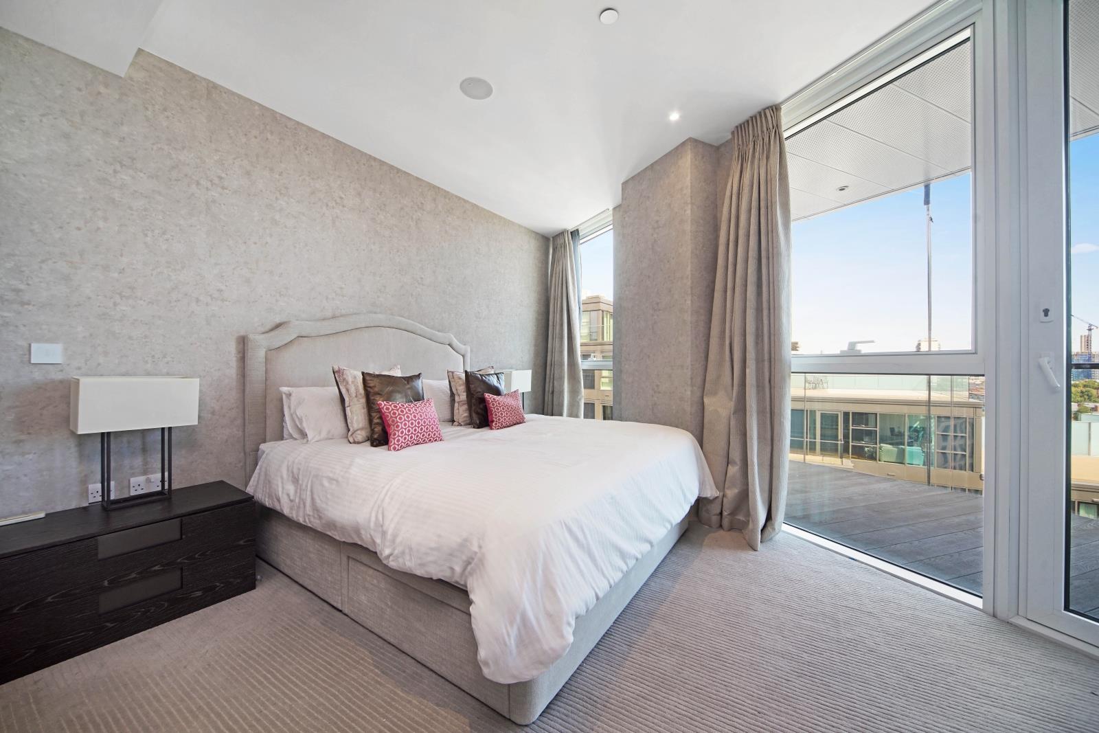 3 bed apartment for sale in Juniper Drive, London 5