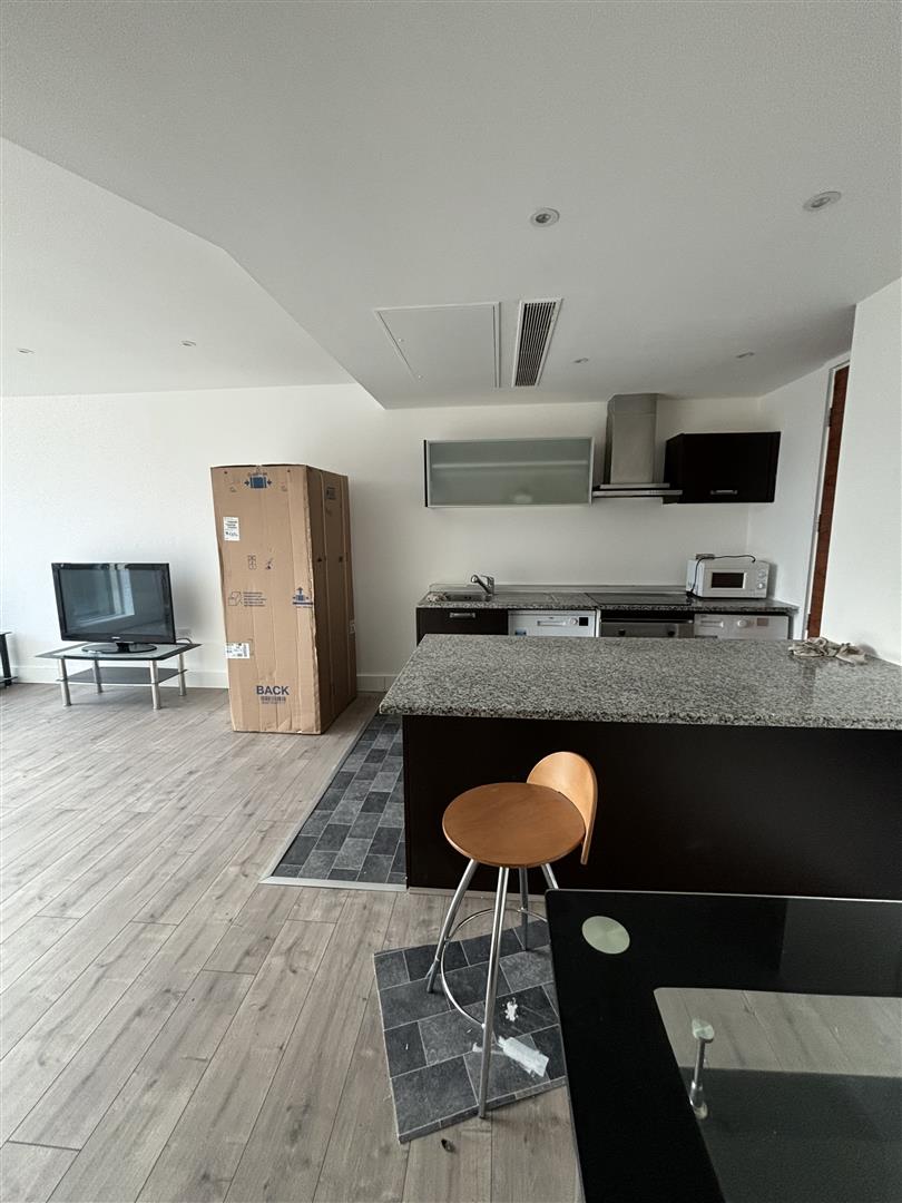 3 bed apartment to rent in Praed Street, London 5