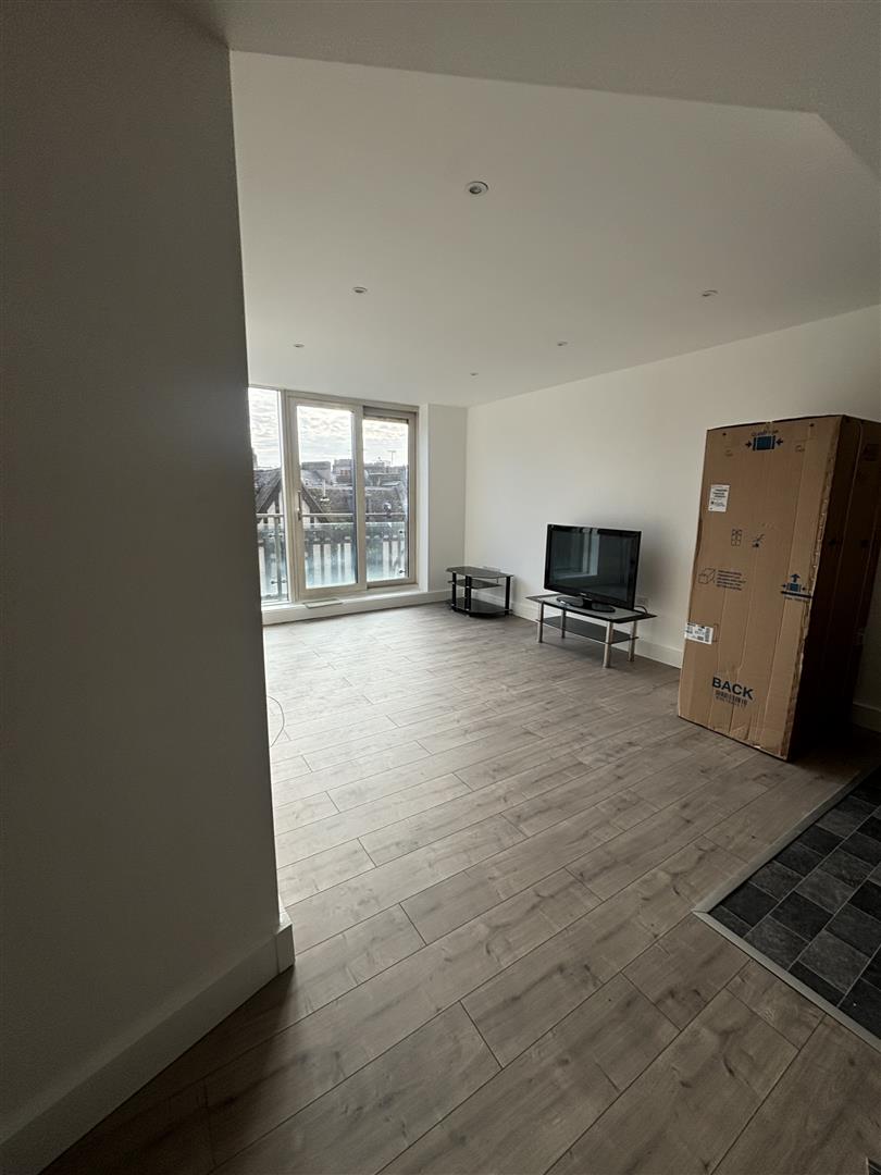 3 bed apartment to rent in Praed Street, London 4