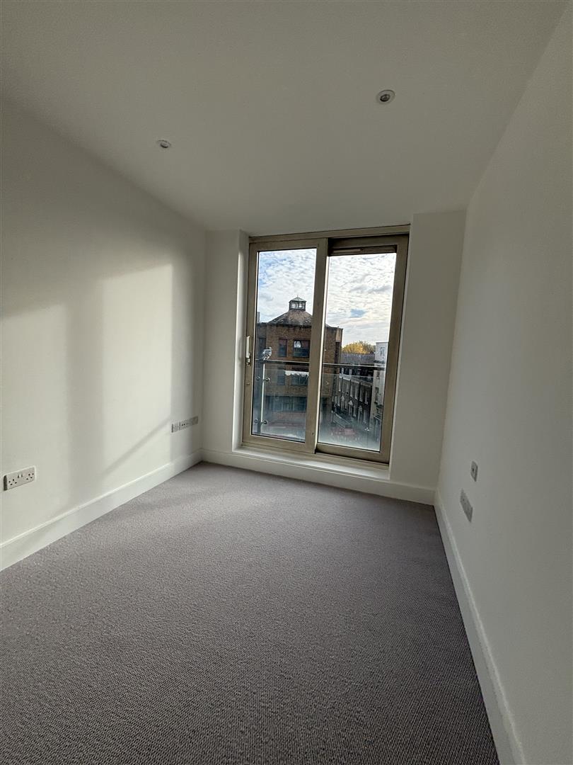 3 bed apartment to rent in Praed Street, London 9
