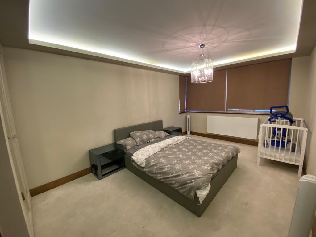 3 bed apartment for sale in Cambridge Square, London  - Property Image 7