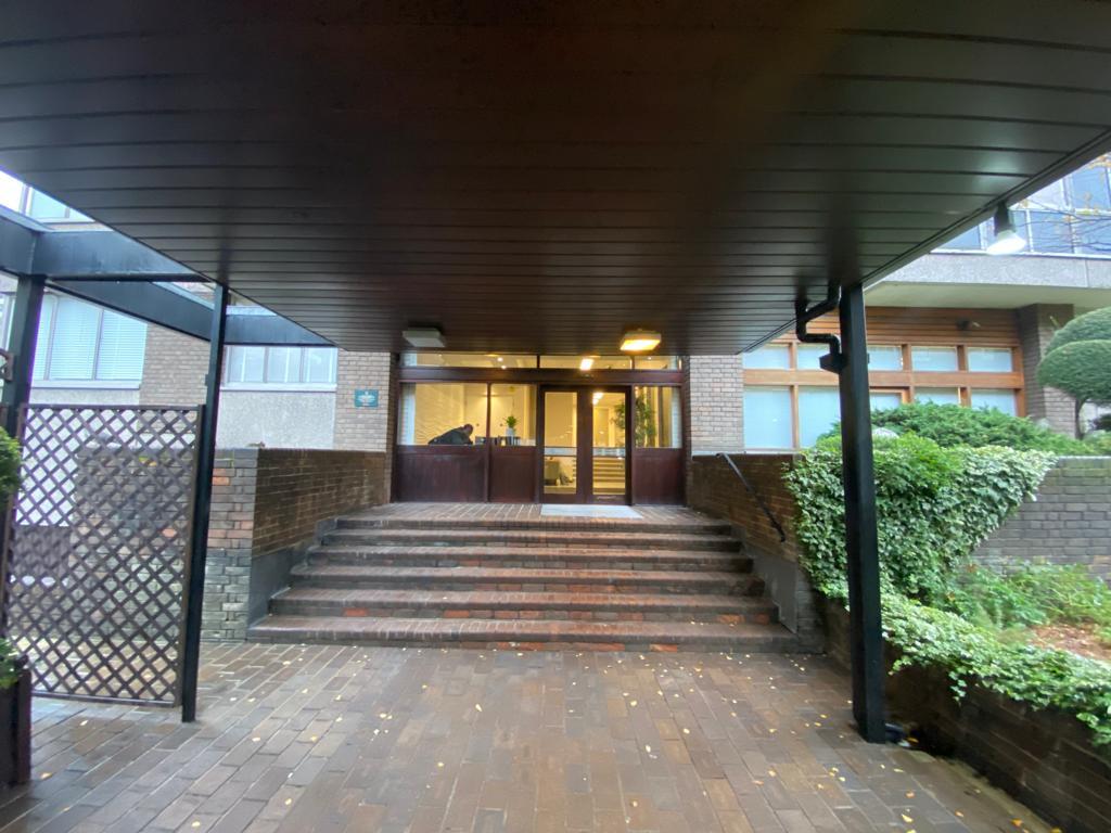 3 bed apartment for sale in Cambridge Square, London 16