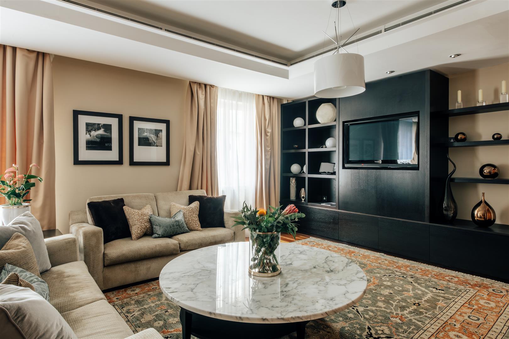 3 bed apartment to rent in Lancelot Place, Knightsbridge, SW7 