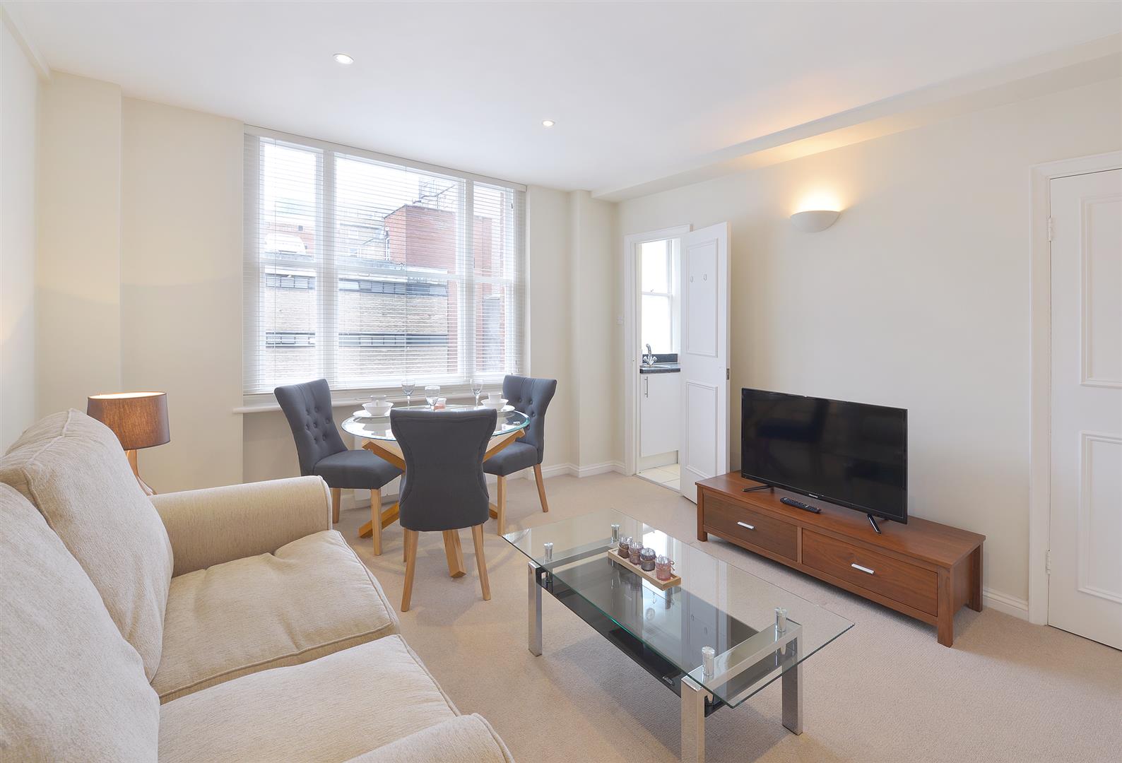 1 bed apartment to rent in Hill Street, Mayfair, London