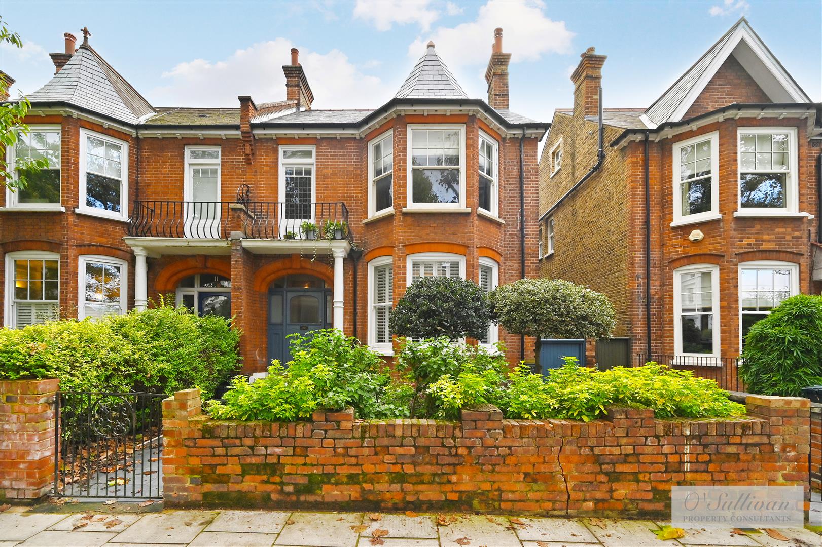 2 bed flat to rent in St. Quintin Avenue, London 12