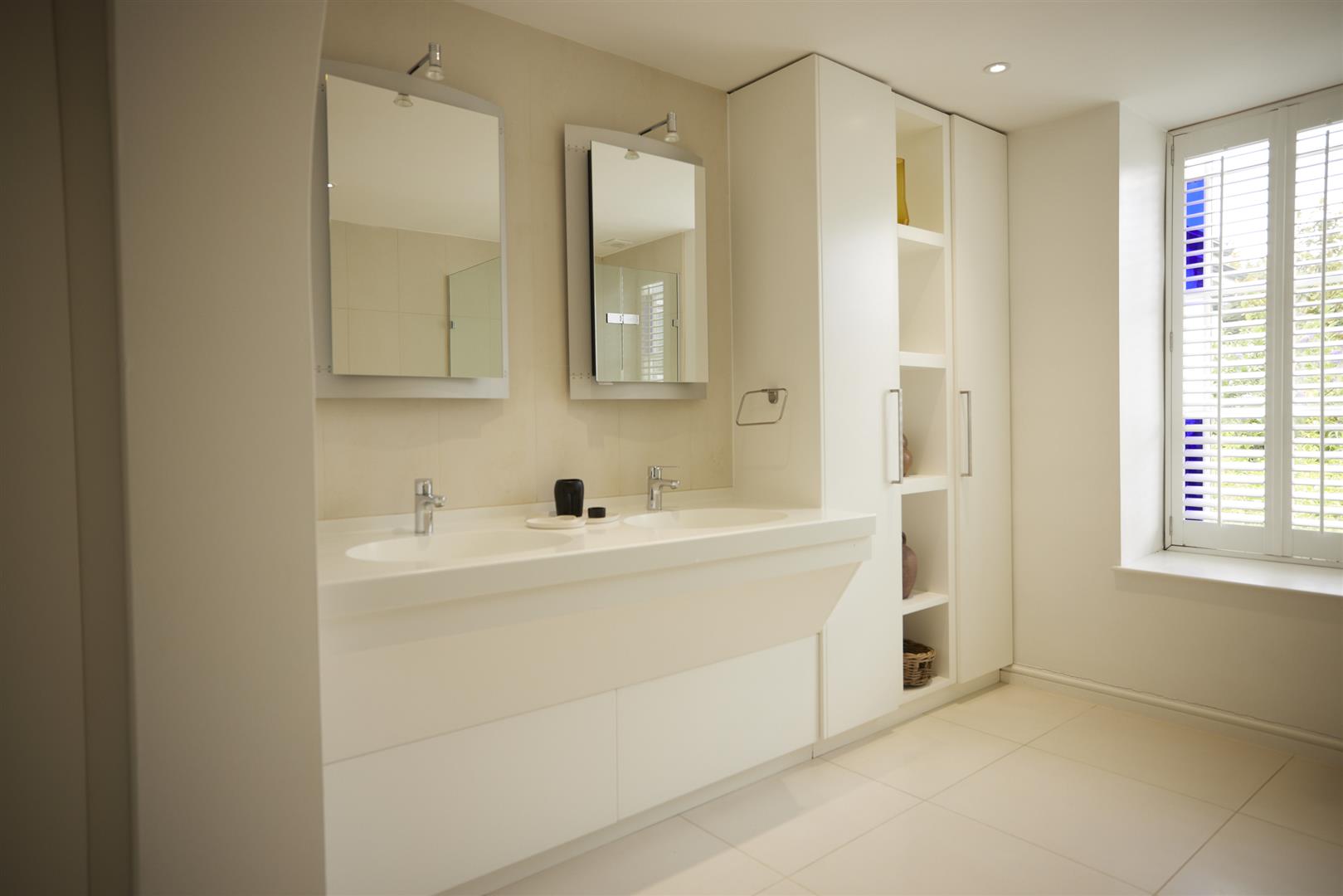 6 bed detached house for sale in Park View Road, London  - Property Image 36