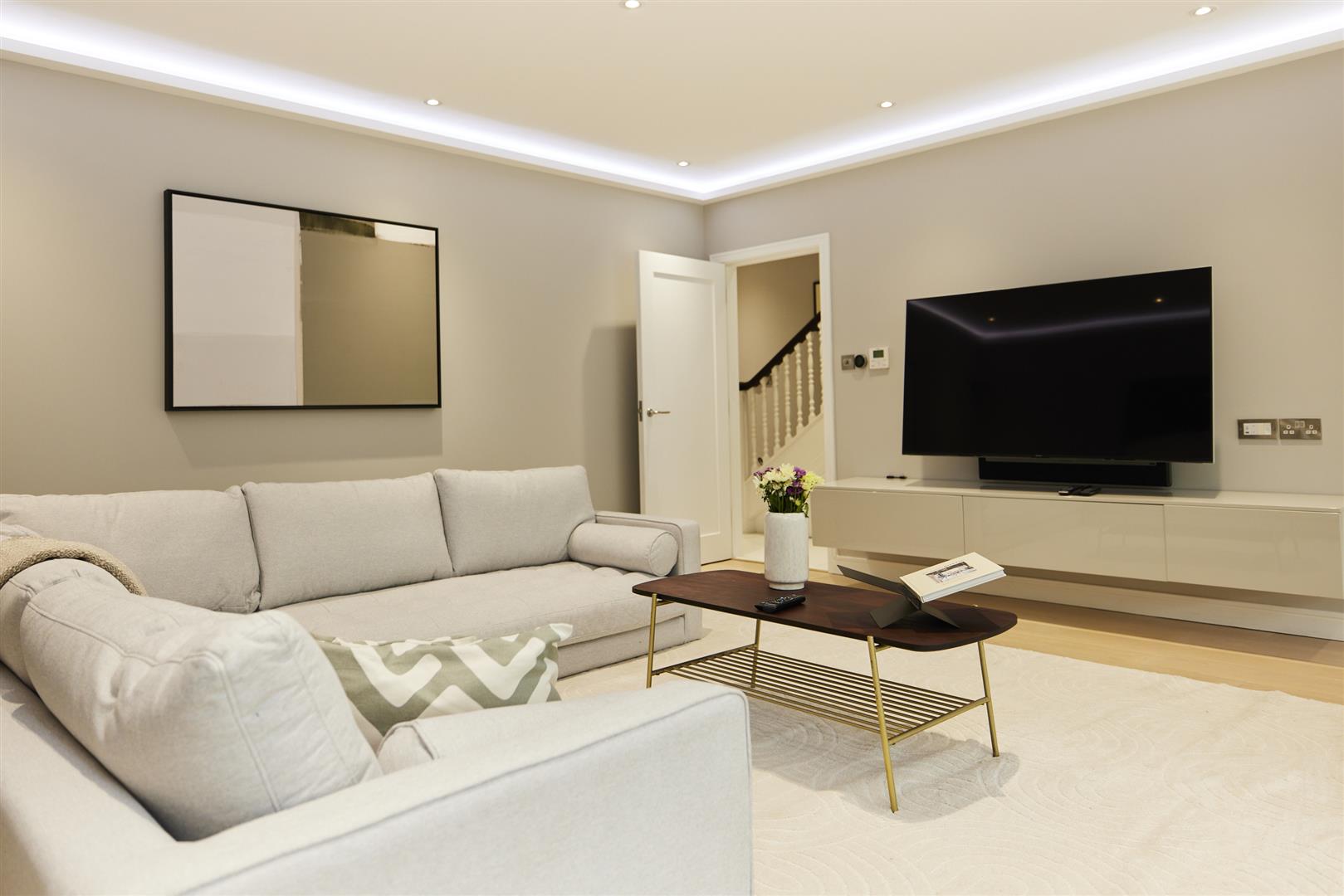 6 bed detached house for sale in Park View Road, London  - Property Image 7