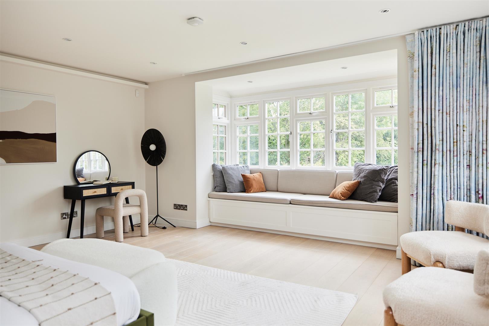 6 bed detached house for sale in Park View Road, London  - Property Image 32