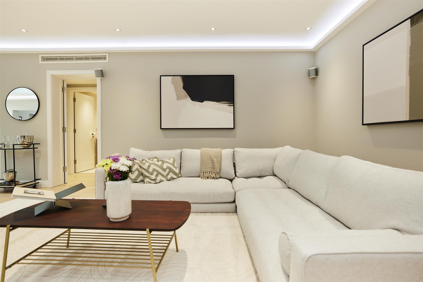 6 bed detached house for sale in Park View Road, London  - Property Image 8