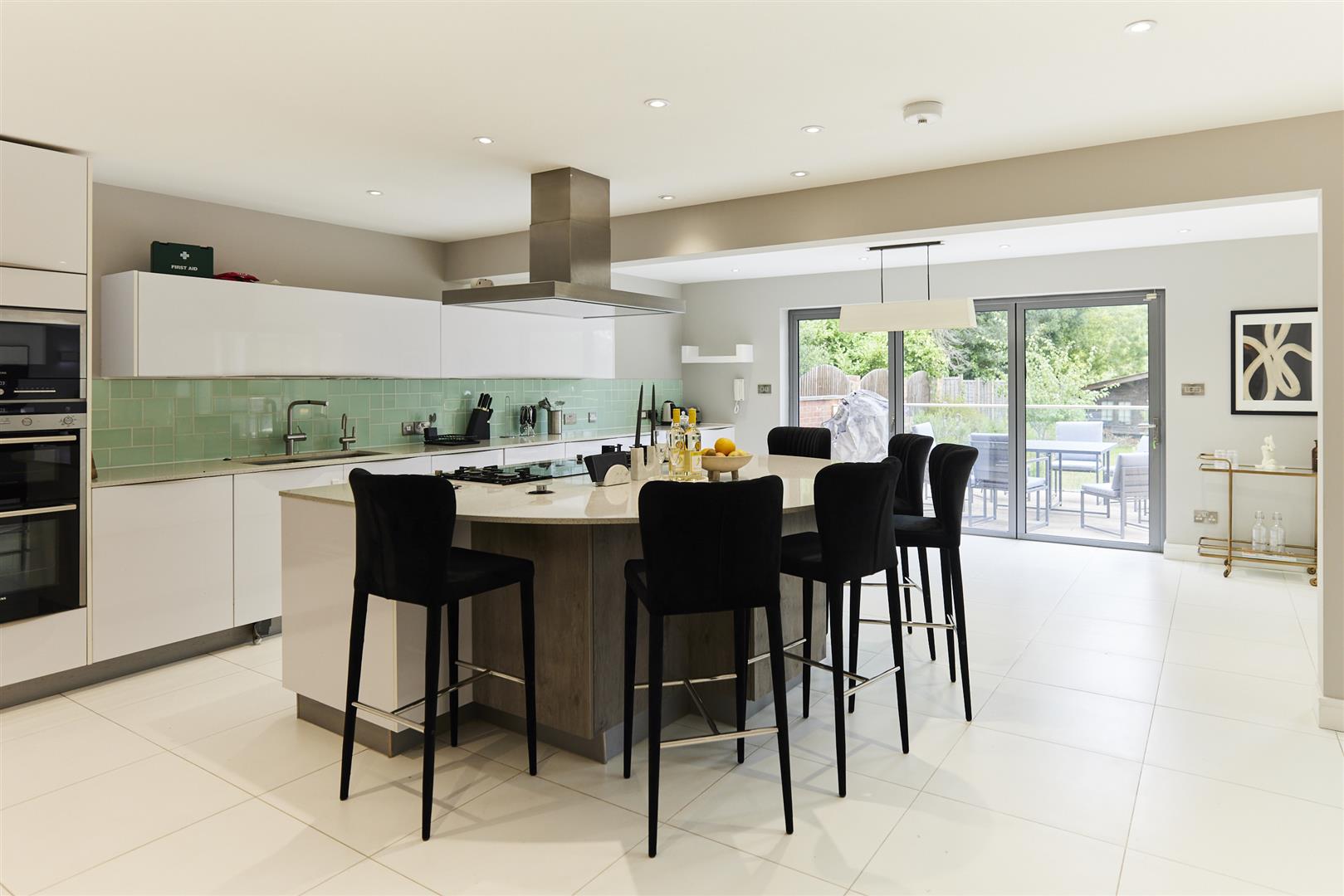 6 bed detached house for sale in Park View Road, London  - Property Image 18