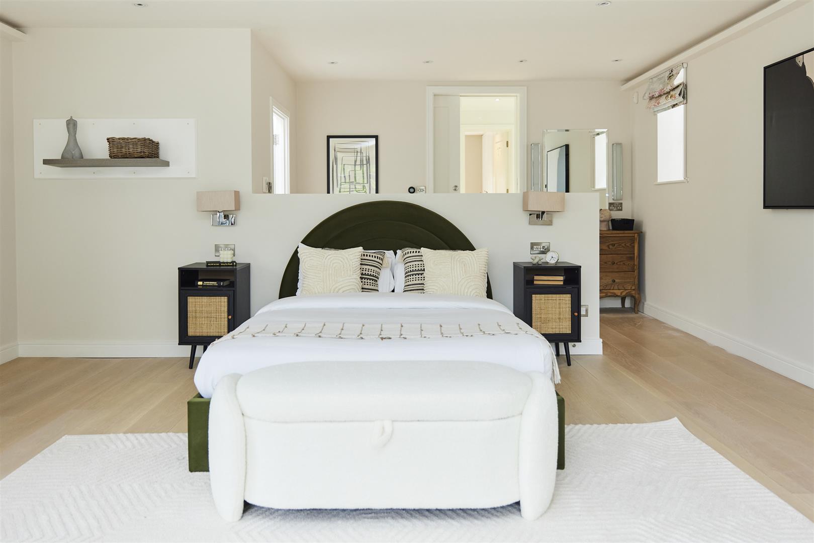 6 bed detached house for sale in Park View Road, London  - Property Image 29