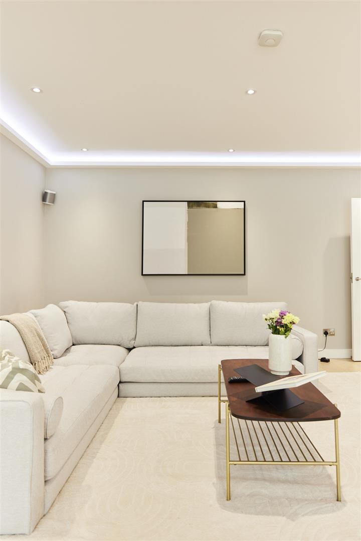 6 bed detached house for sale in Park View Road, London 5