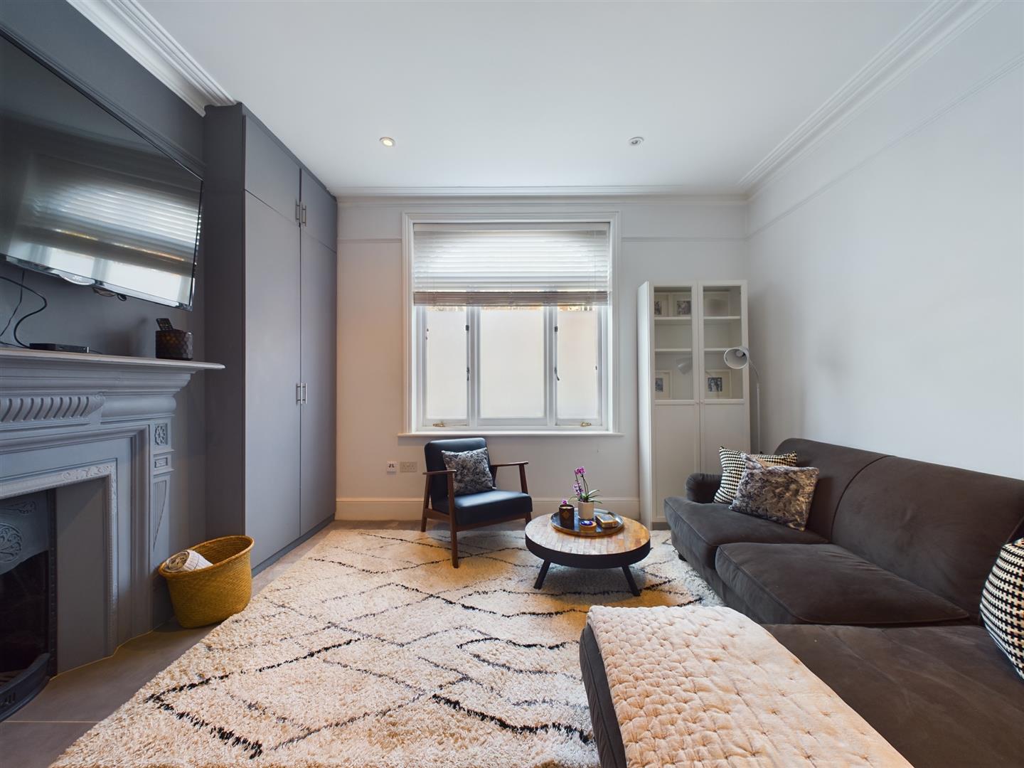 1 bed flat for sale in Widley Road, London 2