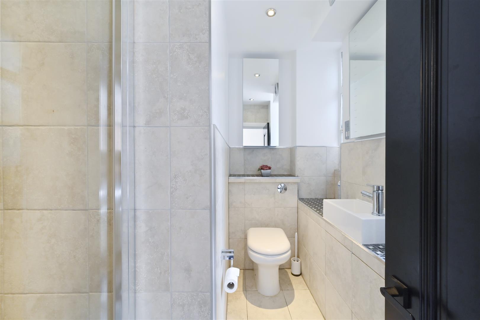 2 bed flat for sale in Hertford Street, London 9