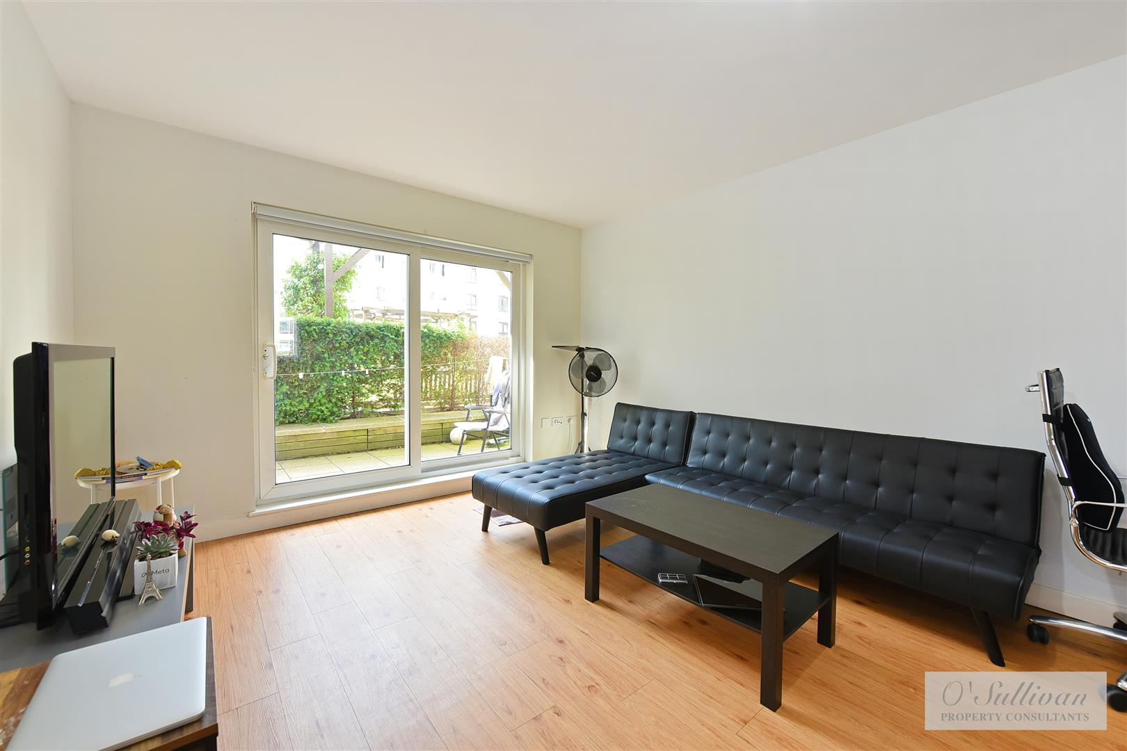 2 bed apartment for sale in Boulevard Drive, London 2