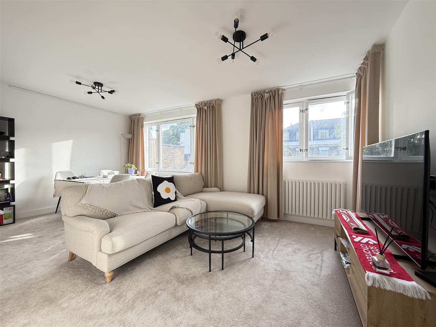 1 bed flat for sale in Southwick Street, London  - Property Image 3