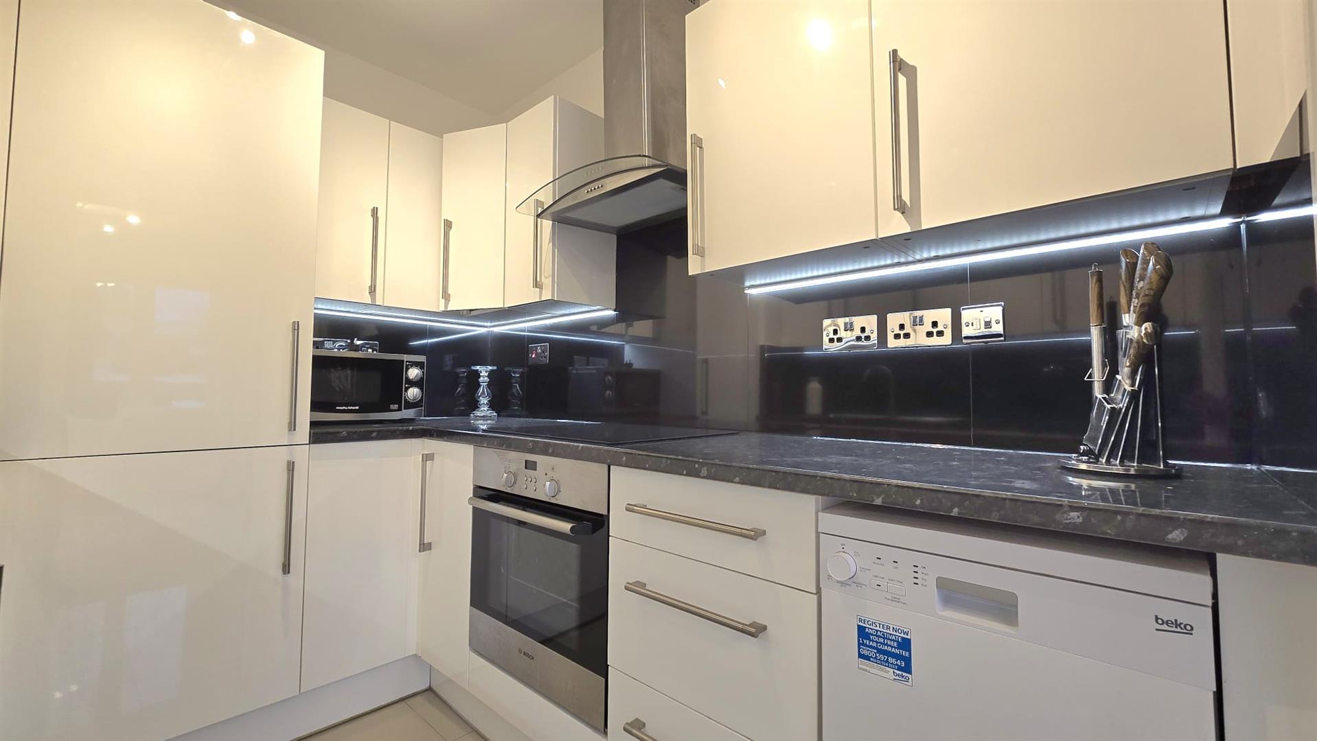 1 bed flat for sale in Southwick Street, London  - Property Image 7