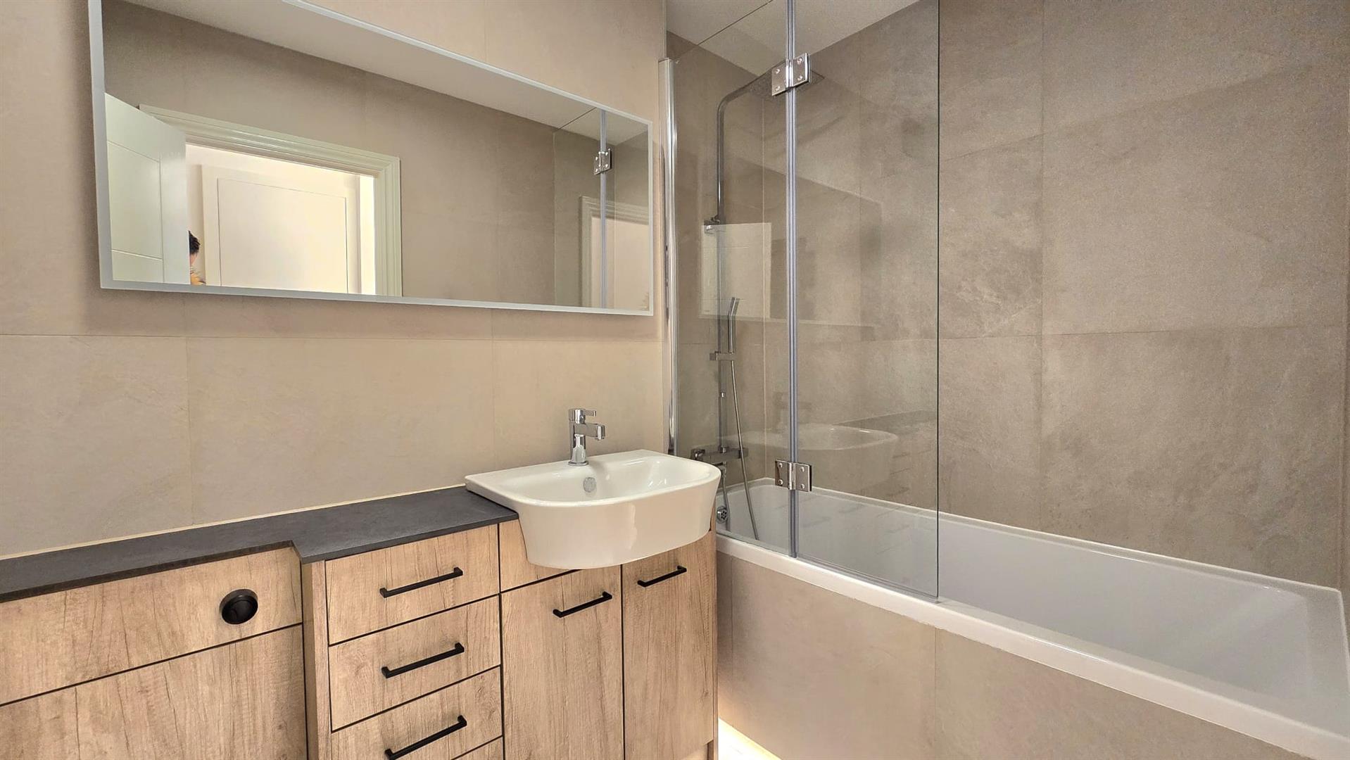 1 bed flat for sale in Southwick Street, London  - Property Image 9