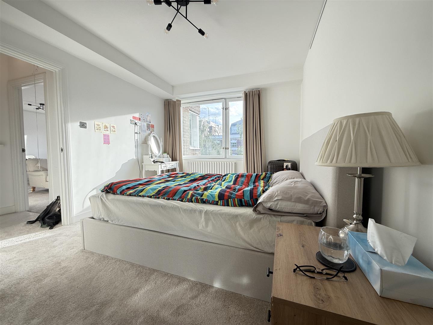 1 bed flat for sale in Southwick Street, London  - Property Image 13