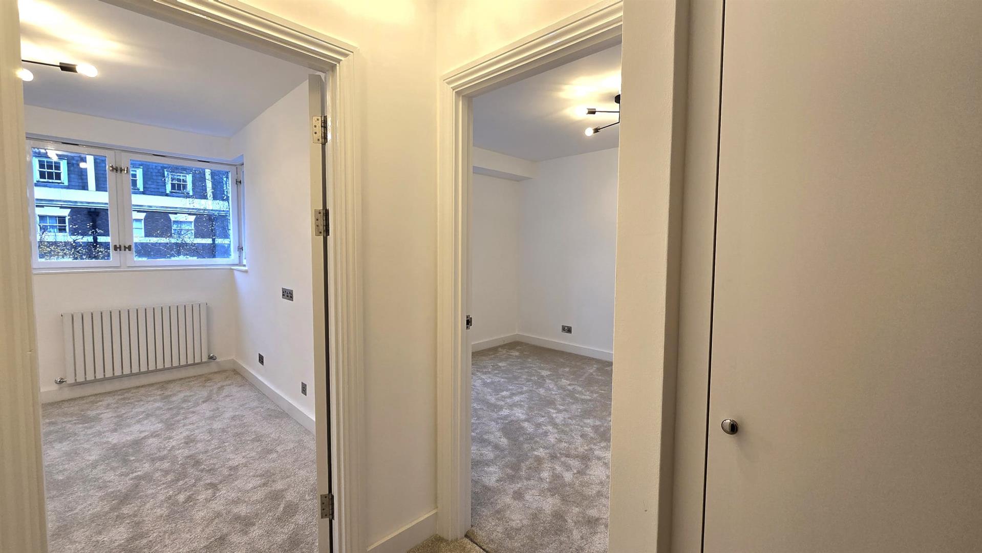 1 bed flat for sale in Southwick Street, London  - Property Image 14