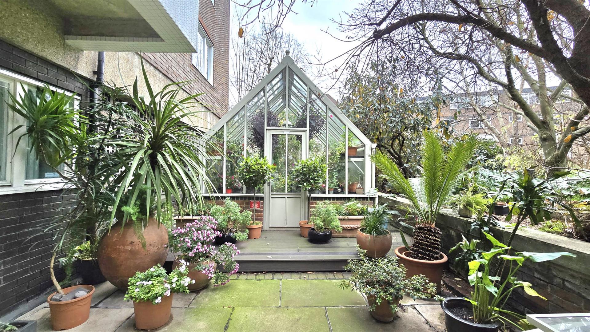 1 bed flat for sale in Southwick Street, London  - Property Image 24