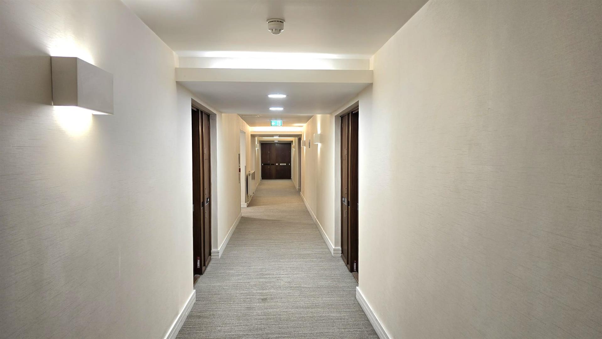 1 bed flat for sale in Southwick Street, London  - Property Image 15