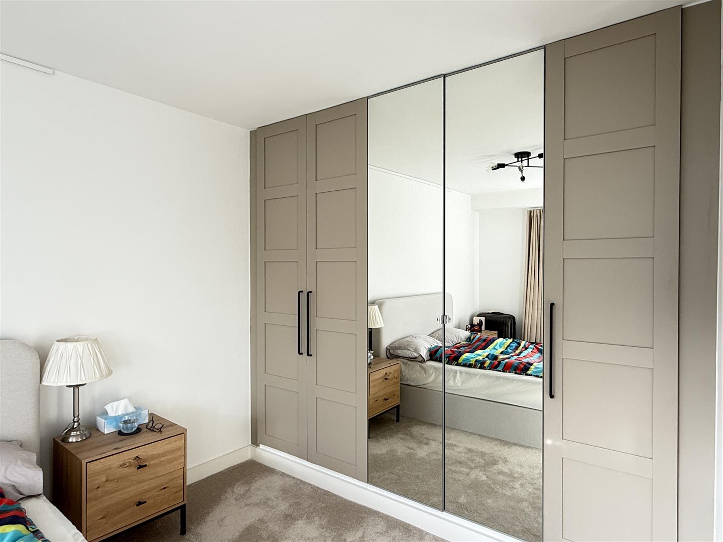 1 bed flat for sale in Southwick Street, London  - Property Image 4