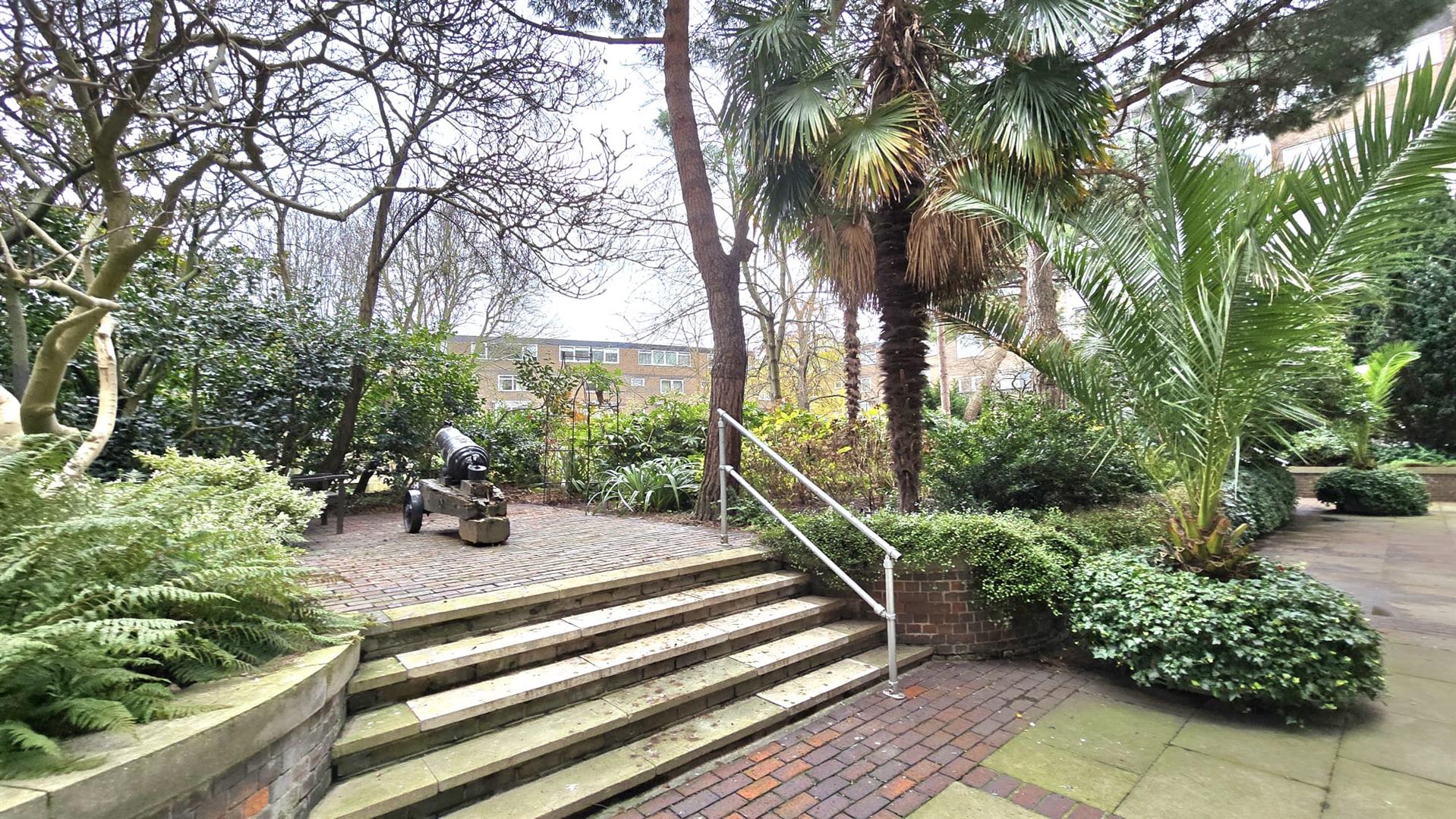 1 bed flat for sale in Southwick Street, London  - Property Image 23