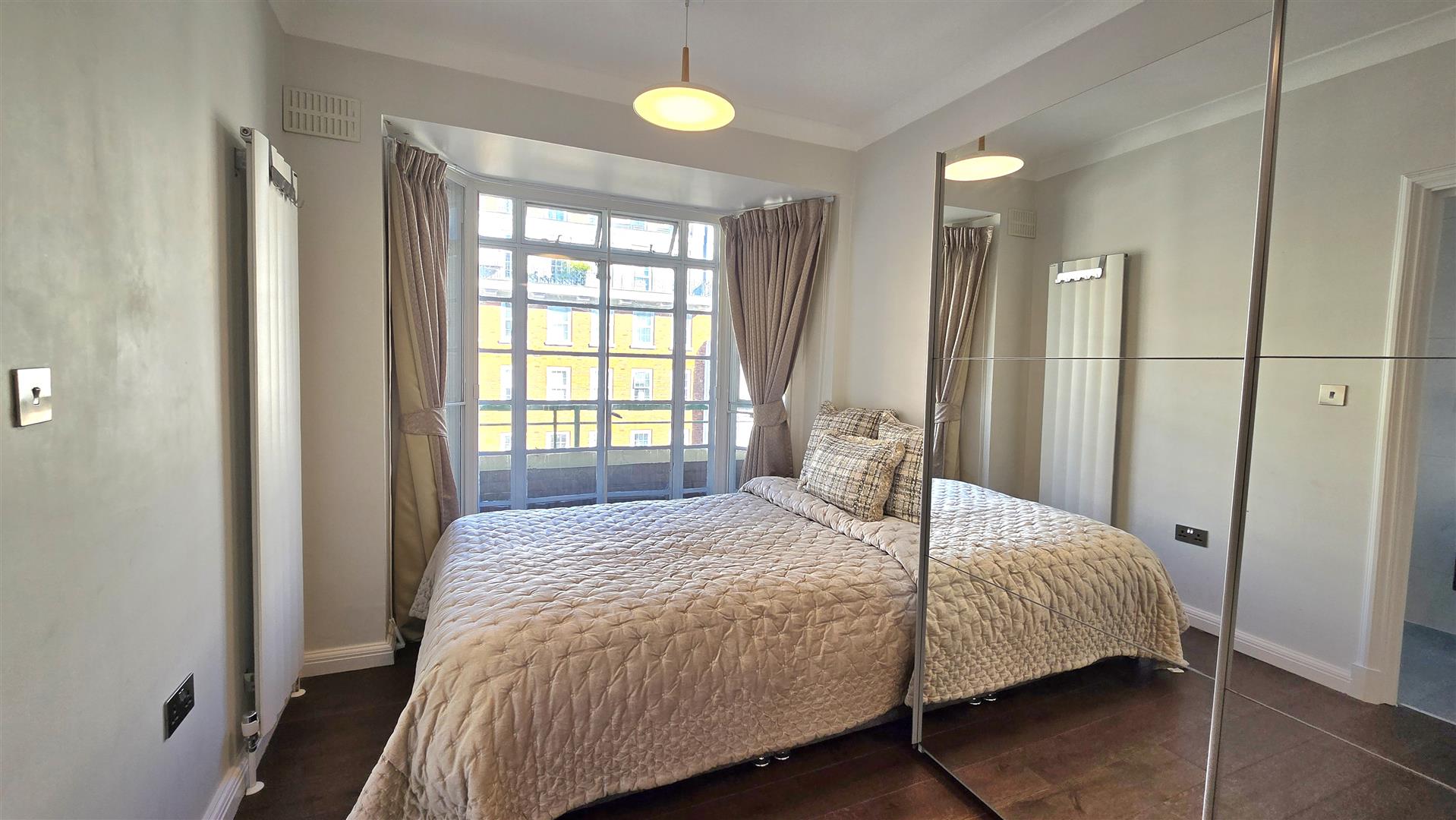 3 bed flat for sale in Gloucester Place, London 21