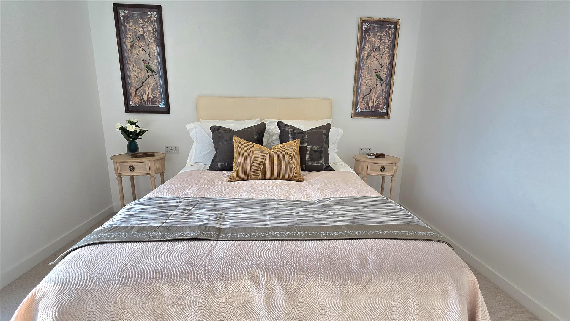 2 bed flat for sale in Alba Square, London 13