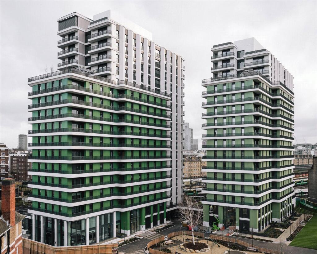 2 bed flat for sale in Alba Square, London  - Property Image 17