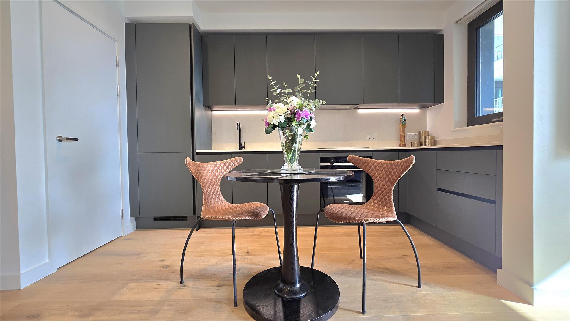 2 bed flat for sale in Alba Square, London  - Property Image 6