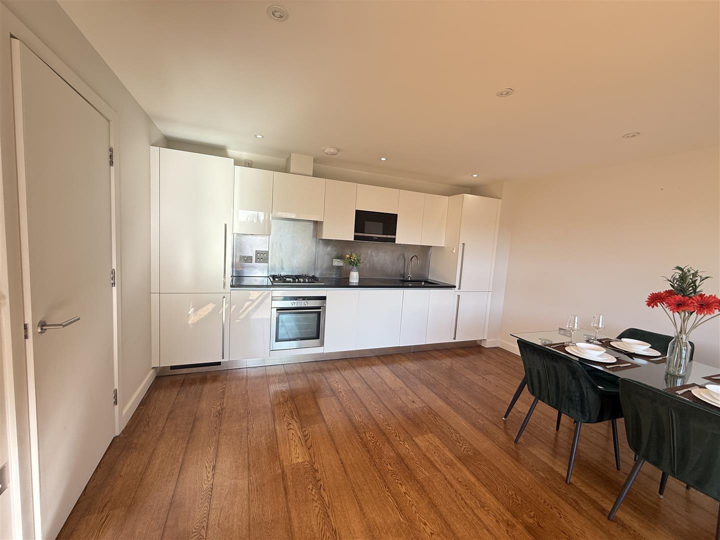 2 bed apartment for sale in Abbey Road, London  - Property Image 5
