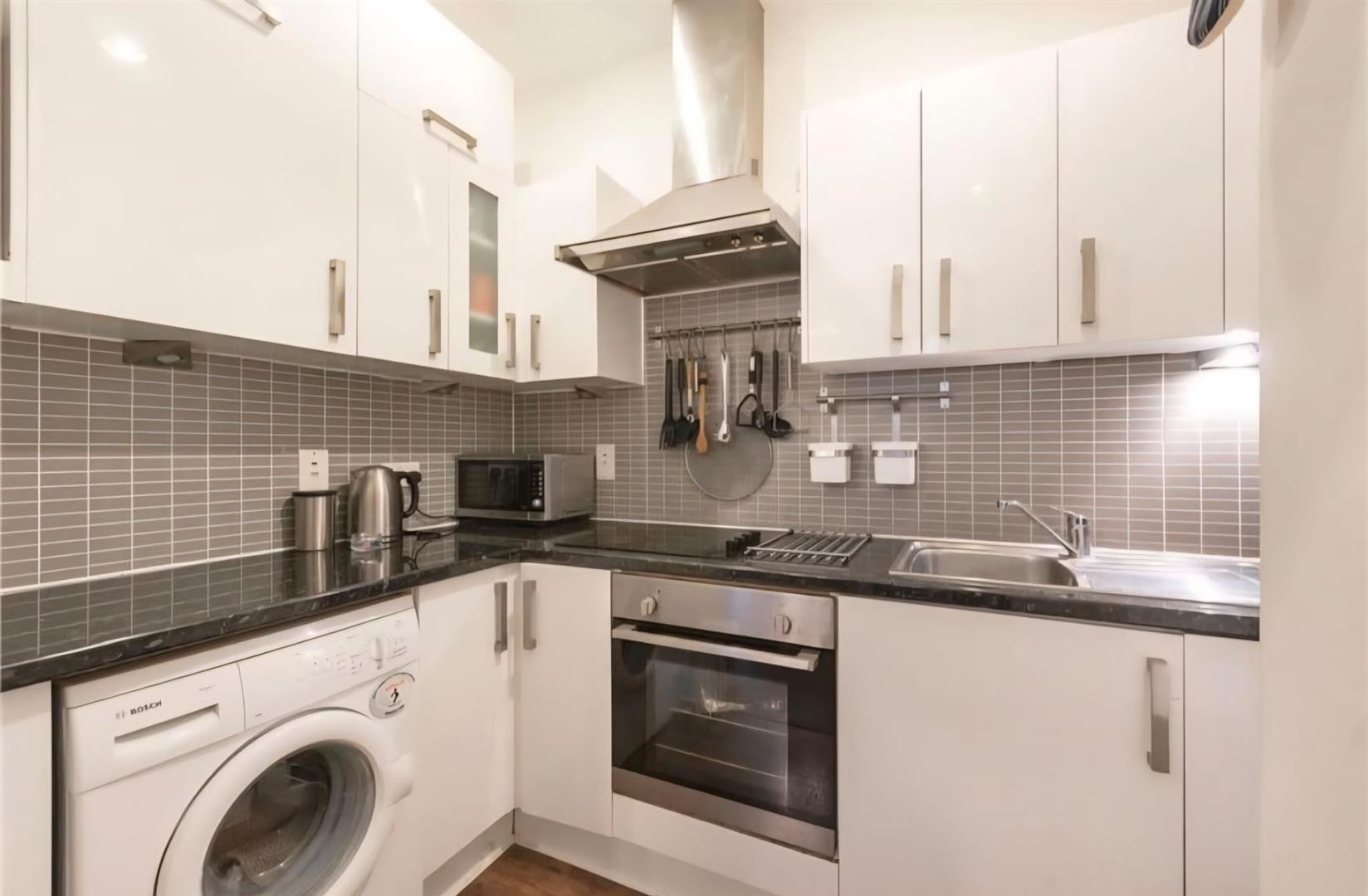 2 bed flat for sale in Sussex Gardens, London  - Property Image 3