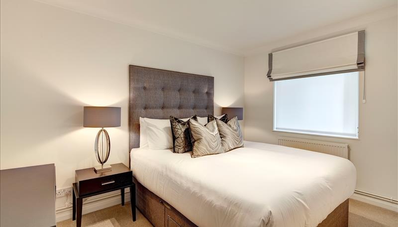 2 bed apartment to rent in Fulham Road, London 2