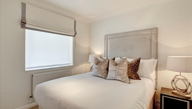 2 bed apartment to rent in Fulham Road, London 1