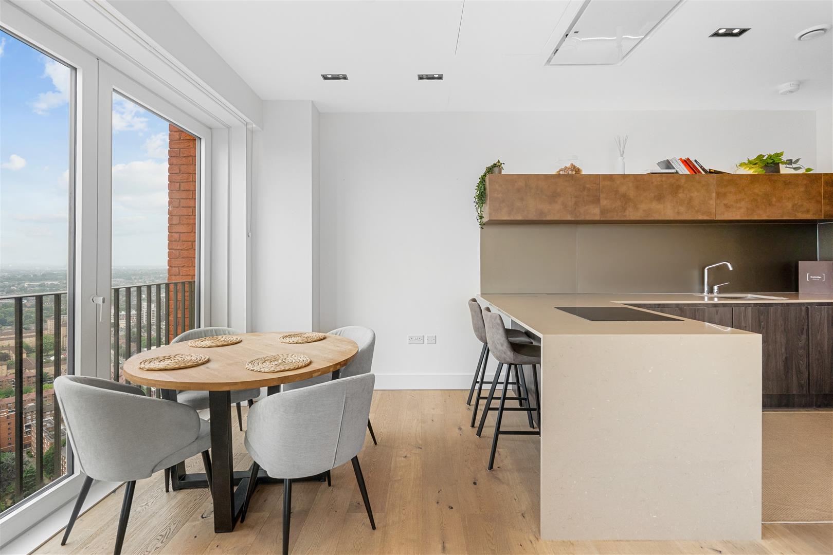 2 bed flat for sale in Exchange Gardens, London  - Property Image 7