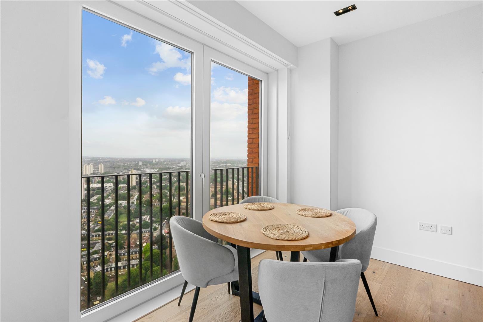 2 bed flat for sale in Exchange Gardens, London  - Property Image 8