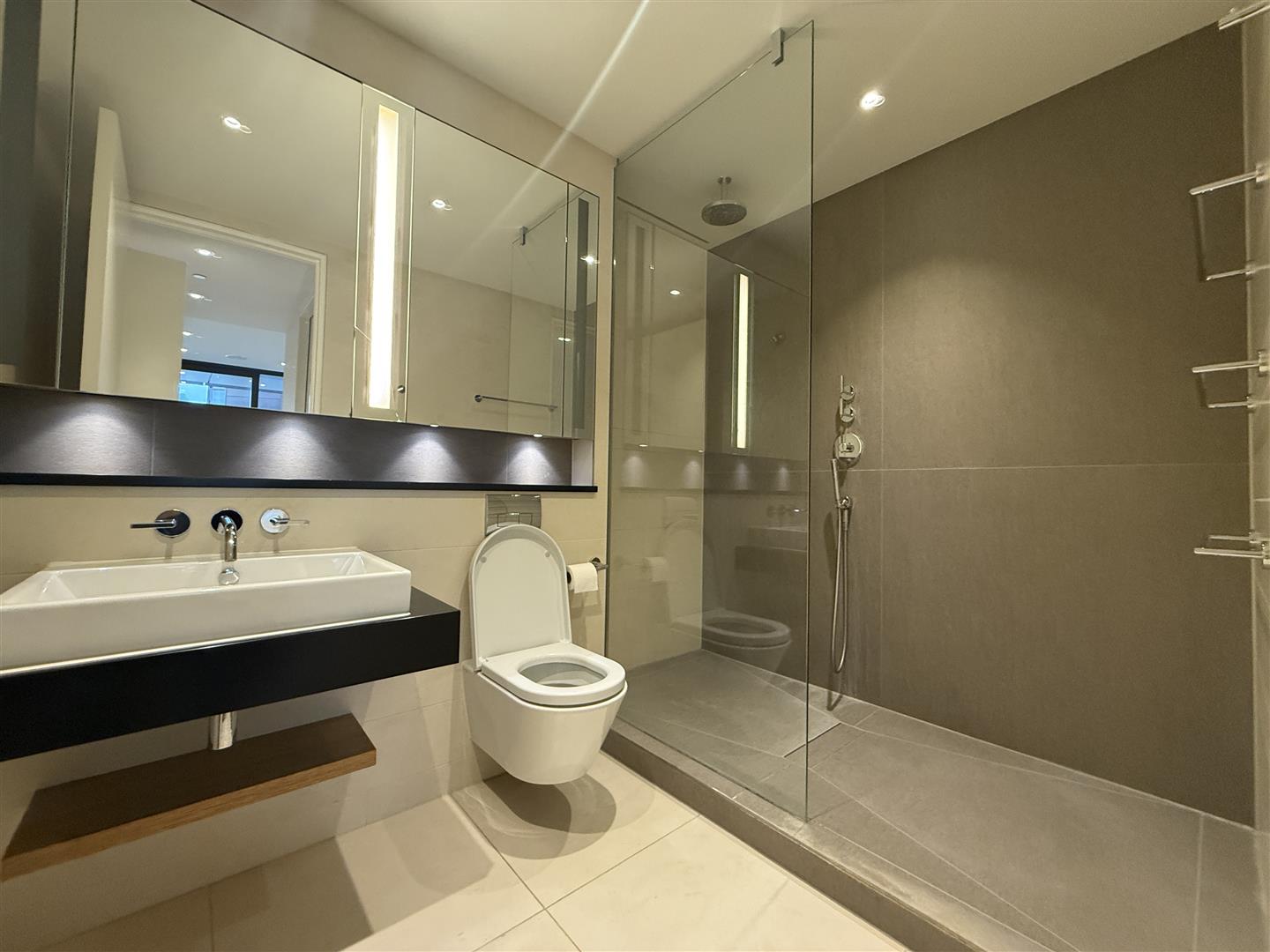 3 bed apartment for sale in Merchant Square, London 8