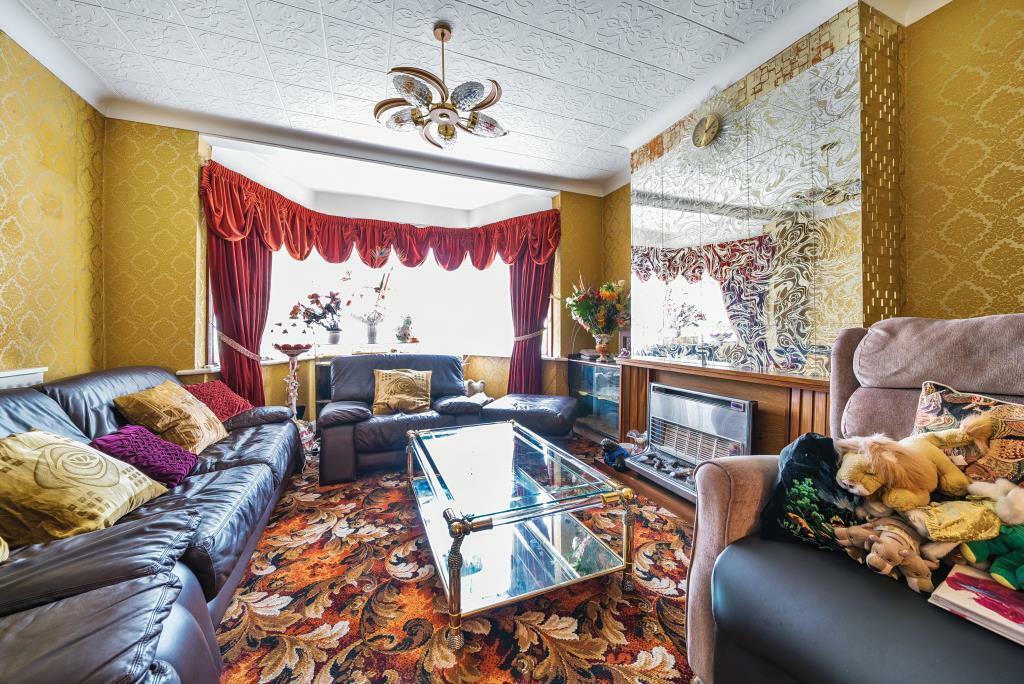 3 bed house to rent in Woolmead Avenue, London, NW9 